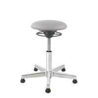 BALIMO Classic-Star in hellgrau (Kunstleder) mit Chrom-Fußkreuz – ergonomischer Sitzhocker mit Bodengleitern