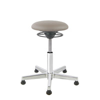 BALIMO Classic-Star in taupe (Kunstleder) mit Chrom-Fußkreuz – ergonomischer Sitzhocker mit Bodengleitern